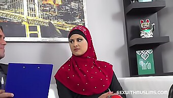 Musulmana Cu Hijab Este Futută De Un Avocat